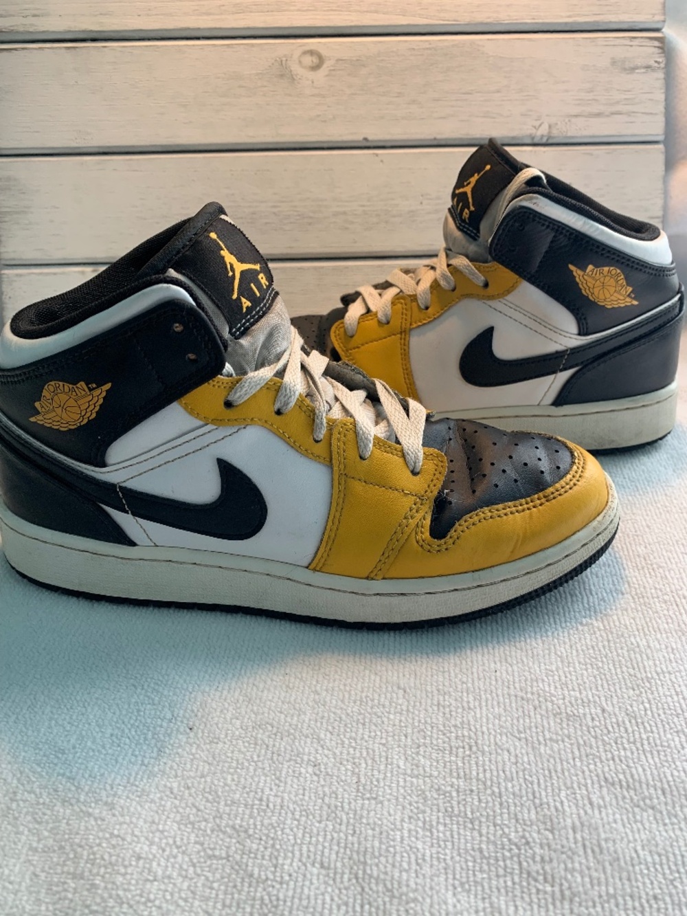 Nike Air‎ Jordan 1 Mid Yellow Black White High Top Sneakers Youth 5.5Y